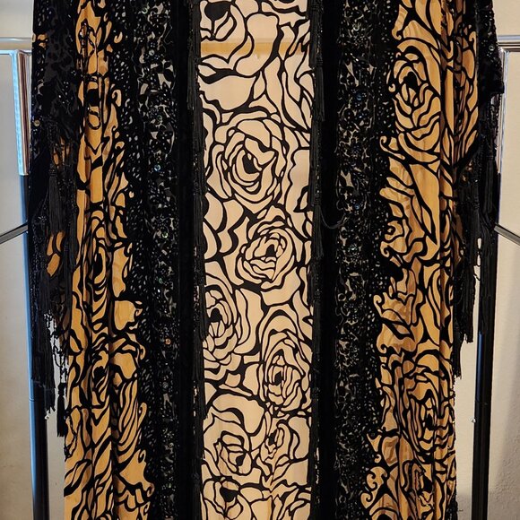 Black & Nude Color Evening Wrap - Picture 2 of 9